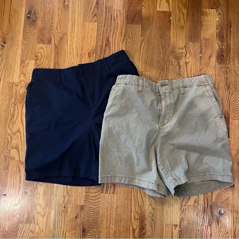 Old Navy Navy and Khaki Dual-Pack Women's Shorts Size Medium